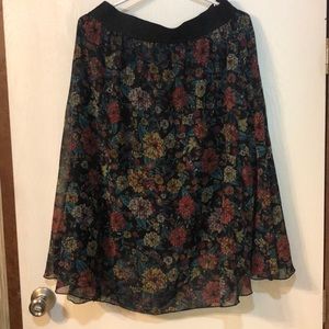 The Lola skirt, LuLaRoe’s midi skirt